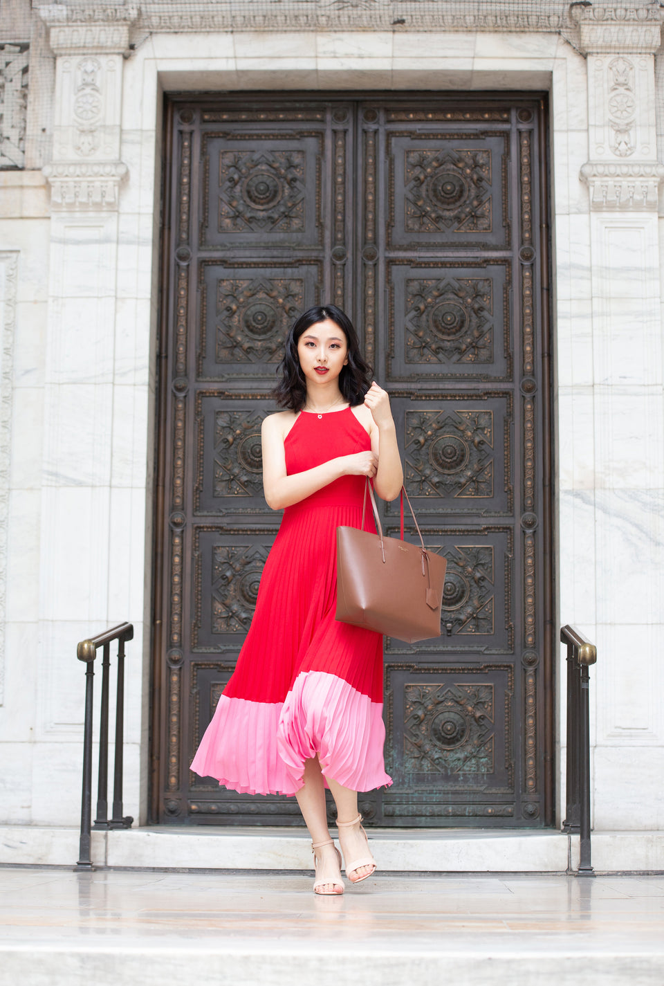 Model Wearing Kafka Large Tote – Chocolate Leather – Lightweight Everyday Tote Bag