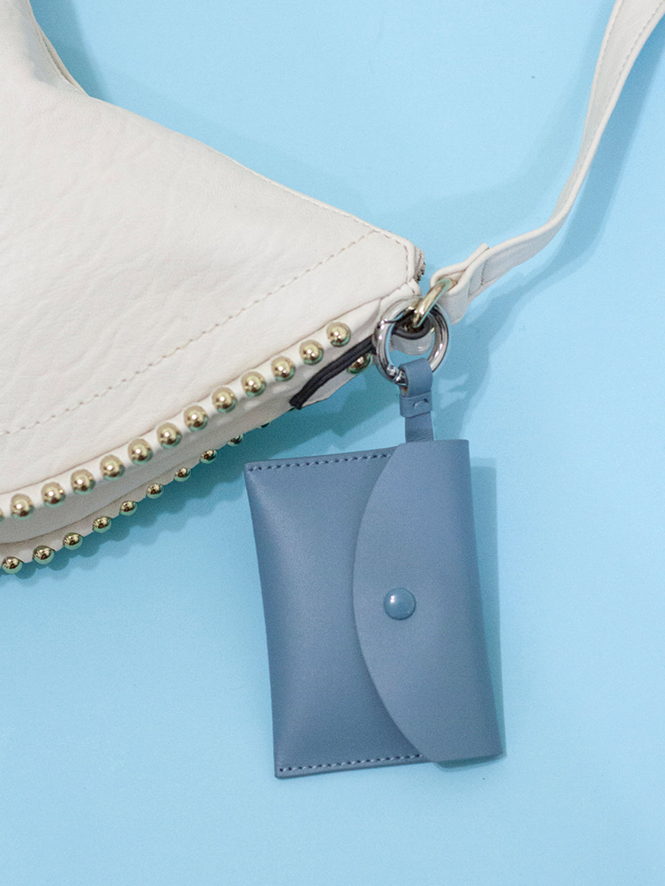 Kafka Card Case – Easily Clips Onto Any Bag as a Practical Accessory for Quick Card Access